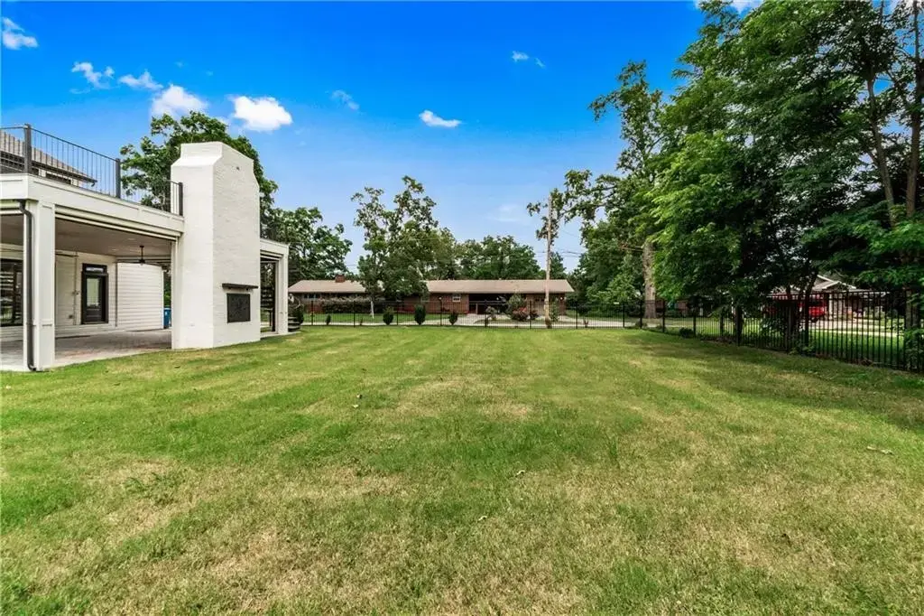 212 Nw G Street, Bentonville