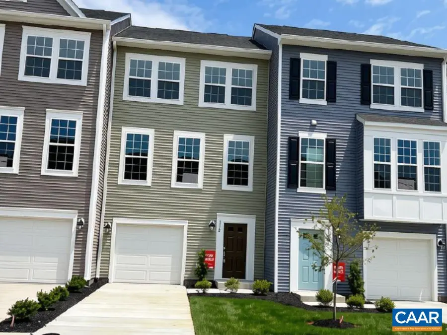 112 Oakshire Ct, Waynesboro