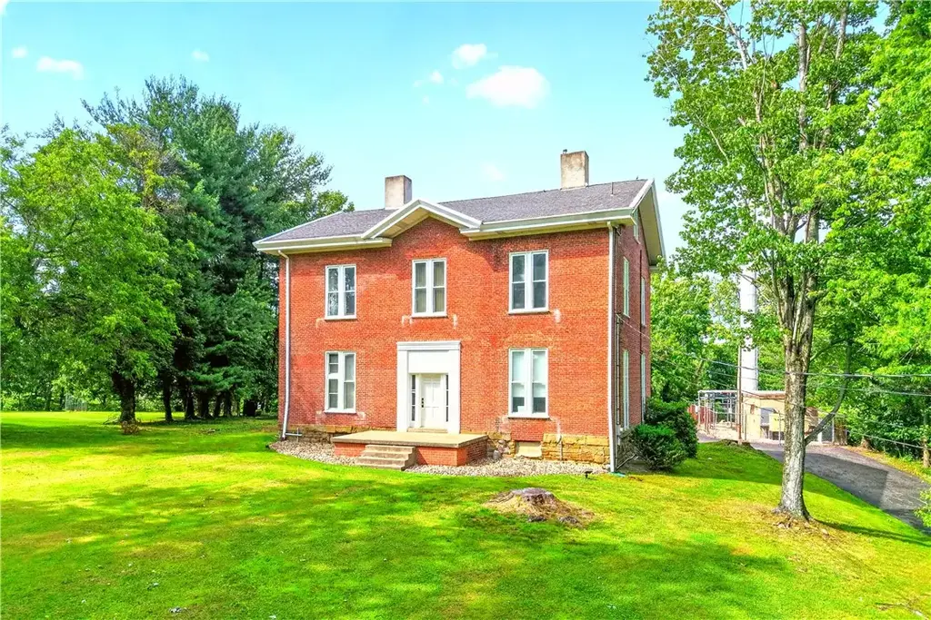 210 Tollgate Hill Road , Hempfield