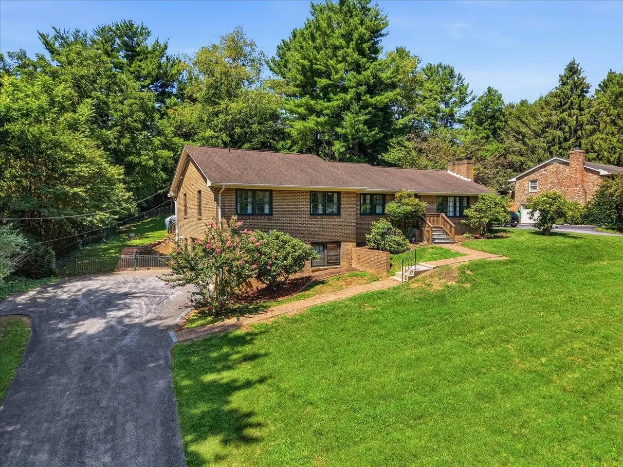 1060 Glenwood Blvd, Waynesboro