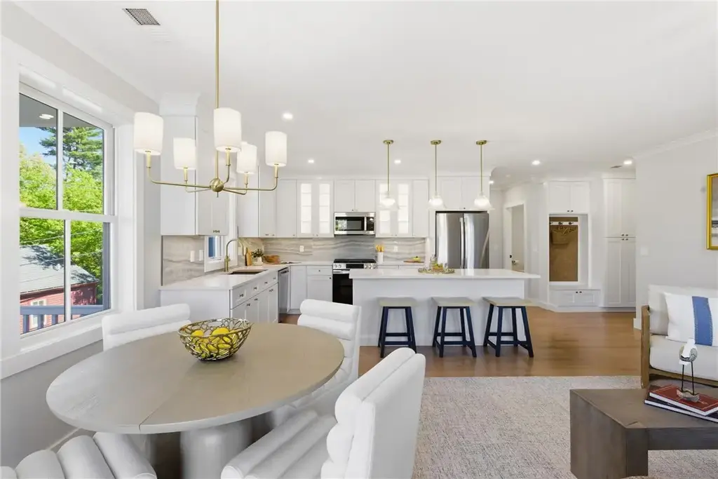 67 Queen St # 4c, East Greenwich