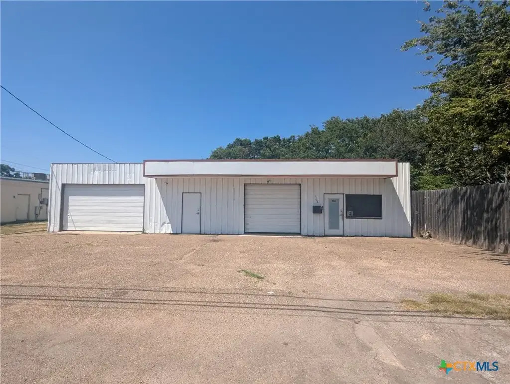 504 E Warren Avenue, Victoria