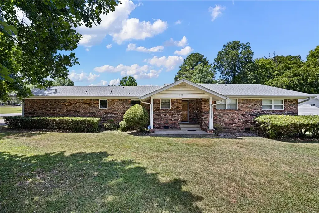 704 Vine Street, Clarksville