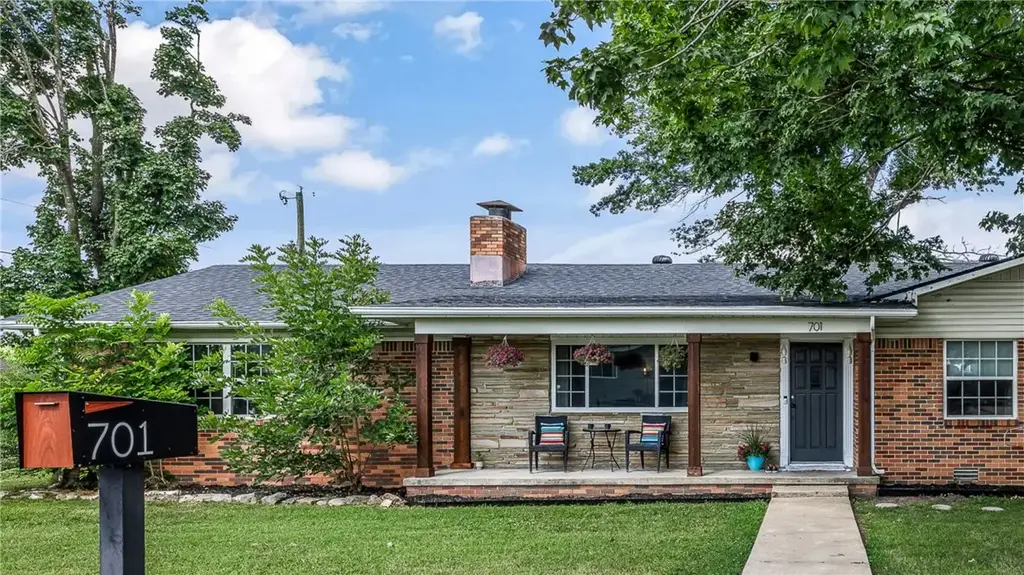 701 Nw Ford Lane, Bentonville