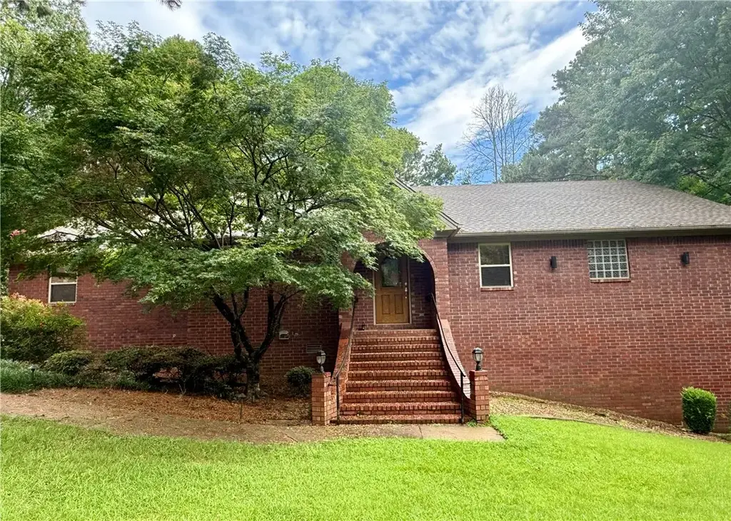 209 Hickory Hills Drive, Russellville
