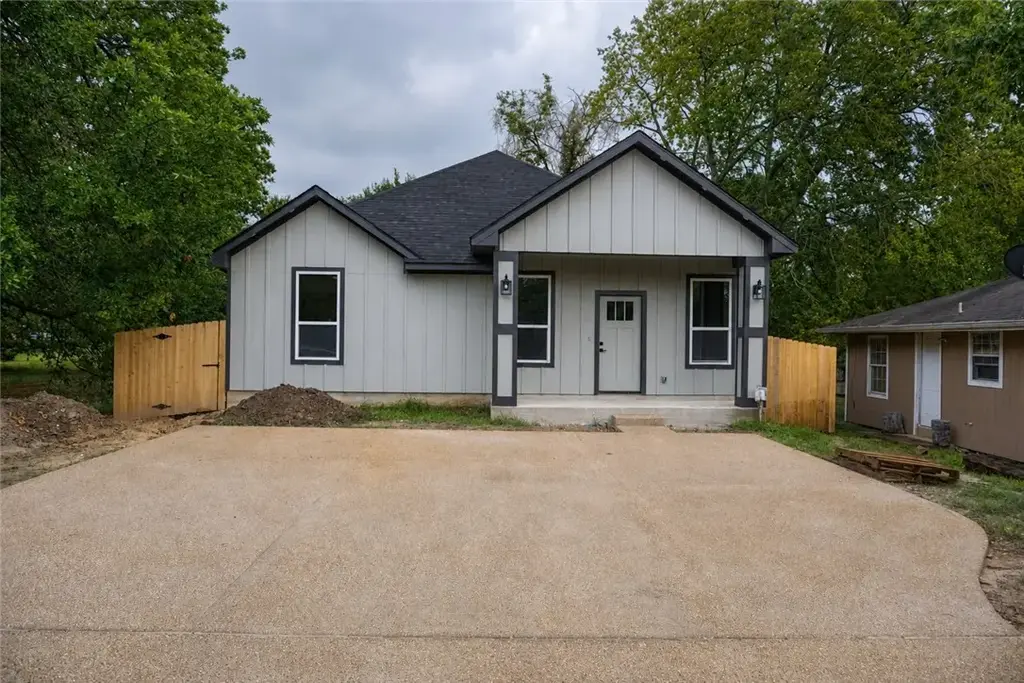 911 Harlem Lane, Bryan
