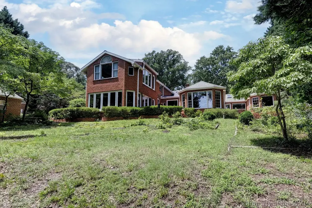 169 W Queens Drive, Williamsburg