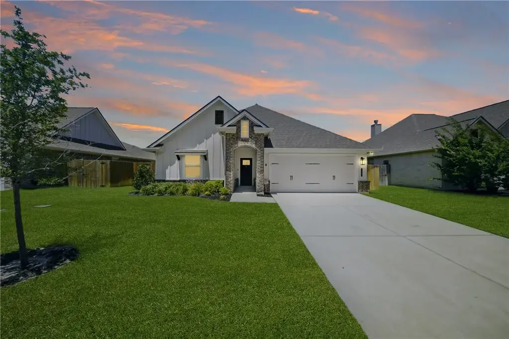 2904 Captain Court, Bryan