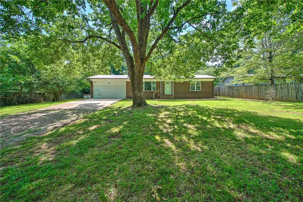 16 N Redbud Avenue, West Fork