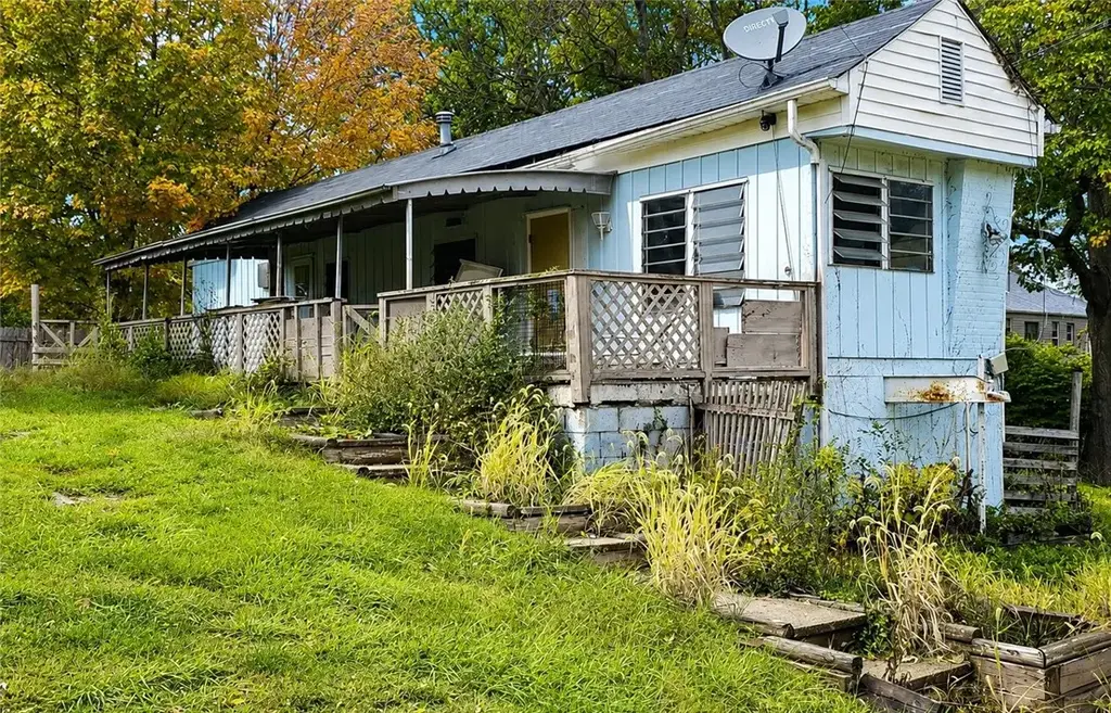 1674 Brodhead Road, Coraopolis