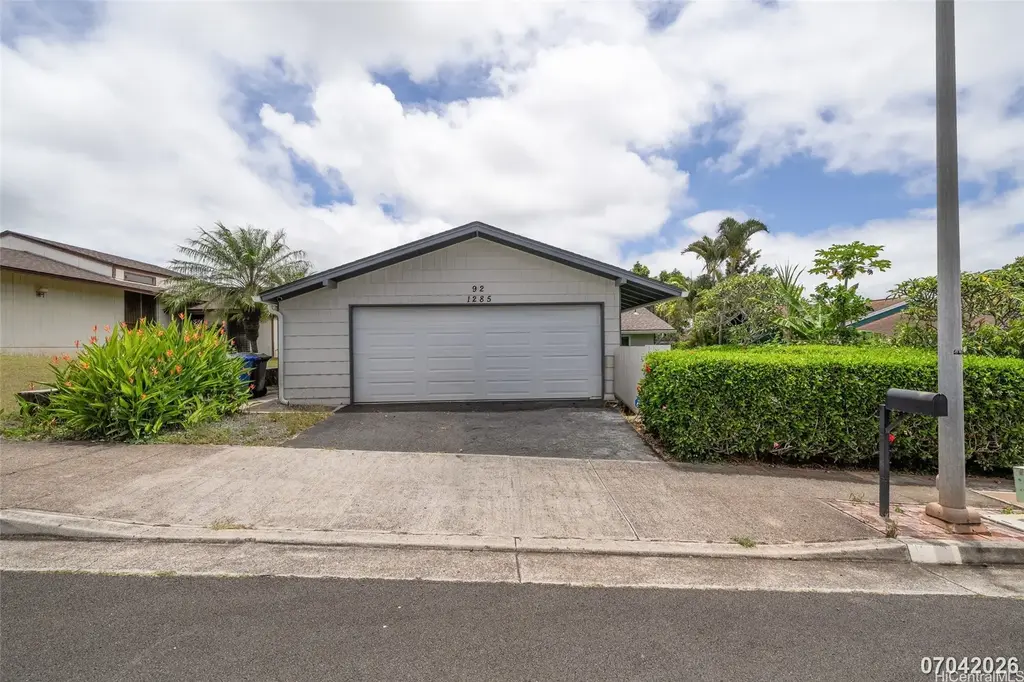 92-1285 Kikaha Street, Kapolei