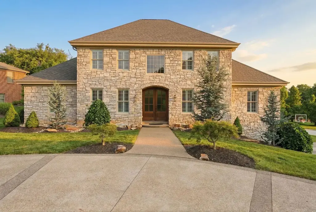 112 Hardwood Drive, Peters