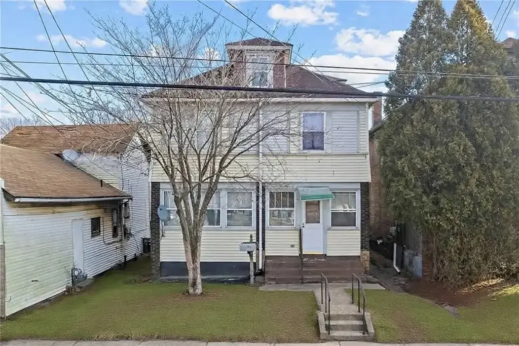 2208 Duss Avenue, Ambridge