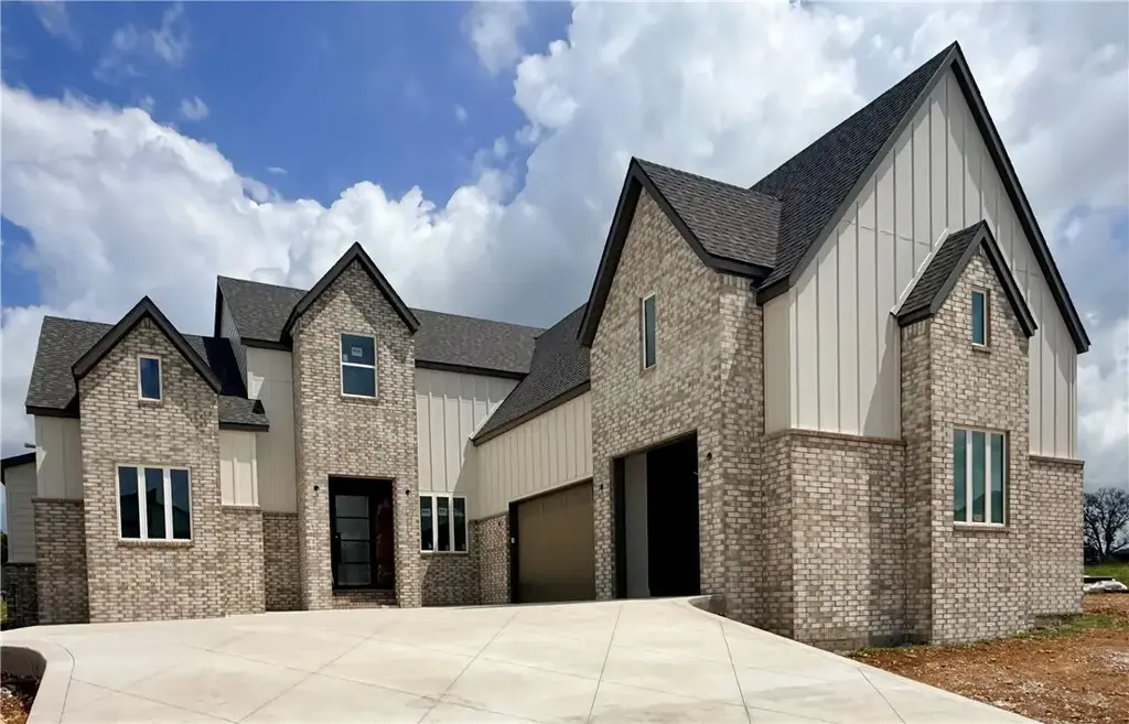 3808 Sw Rhythm Avenue, Bentonville