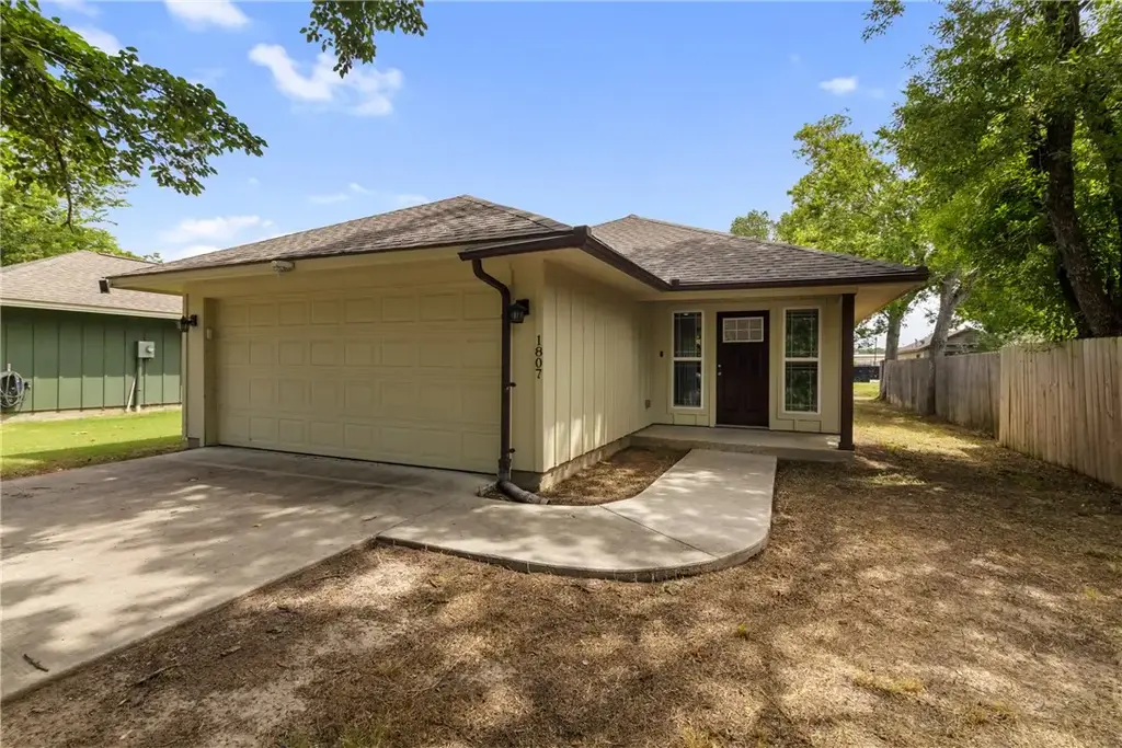 1807 Nuches Lane, Bryan