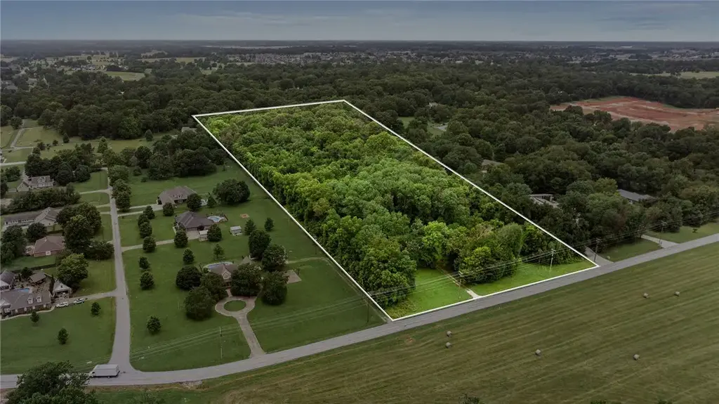 2920 S Rainbow Road, Rogers
