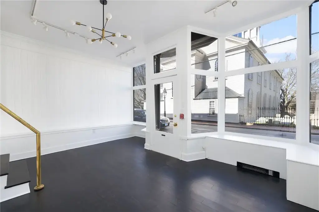 138 Spring St # 1, Newport