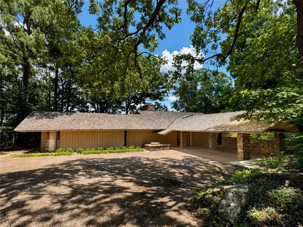 964 E Arlington Terrace, Fayetteville