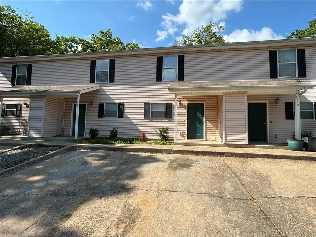 1366 E Sequoyah Court, Fayetteville