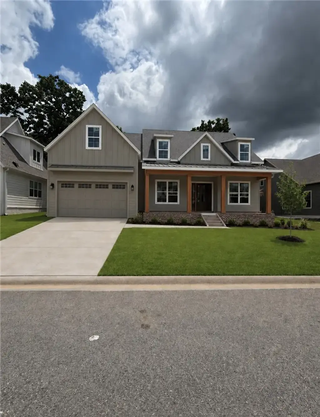 2066 N Dutton Place, Fayetteville