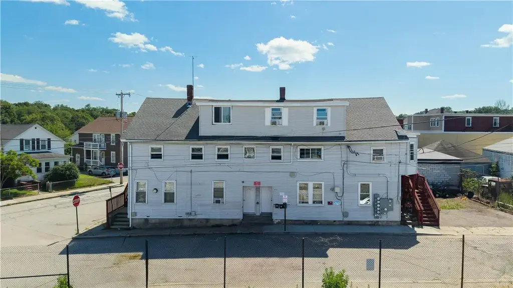 71 Roberts St, West Warwick