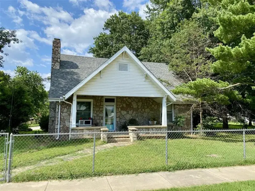 1304 E Main Street, Green Forest
