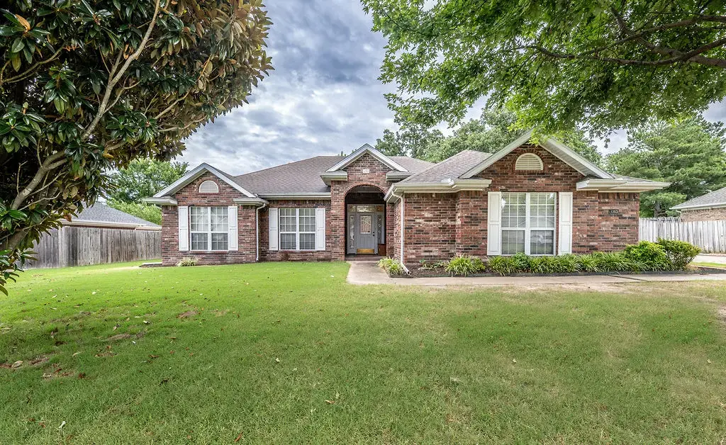 1253 Forest, Springdale