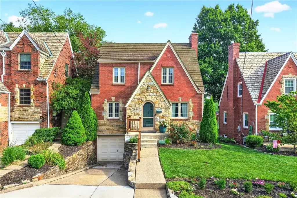 624 Mccully Street , Mt Lebanon