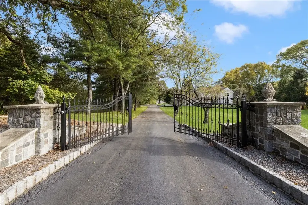 365 West Wrentham Rd, Cumberland