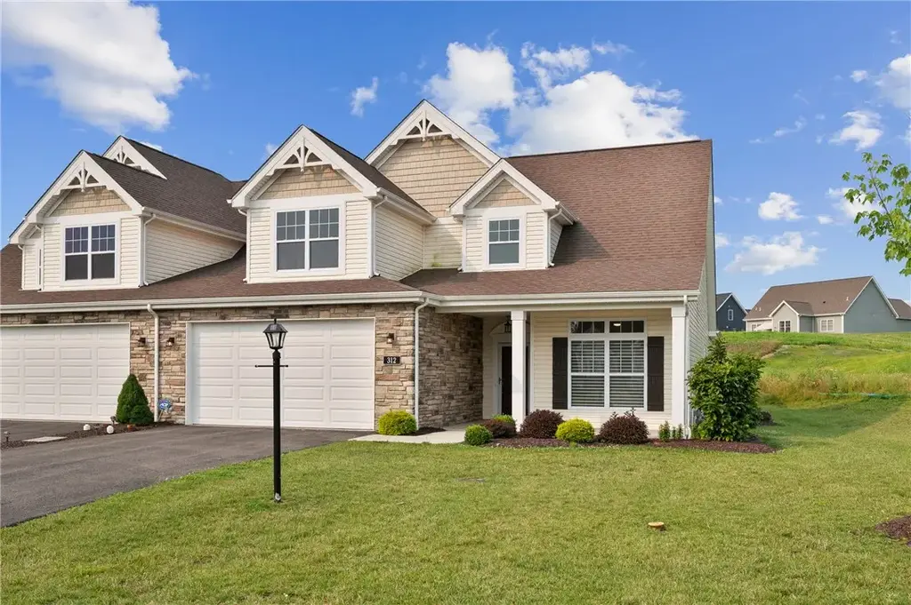 312 Gleneagles Drive , Center