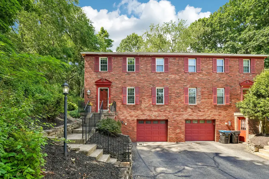 9195 Collington Square, McCandless