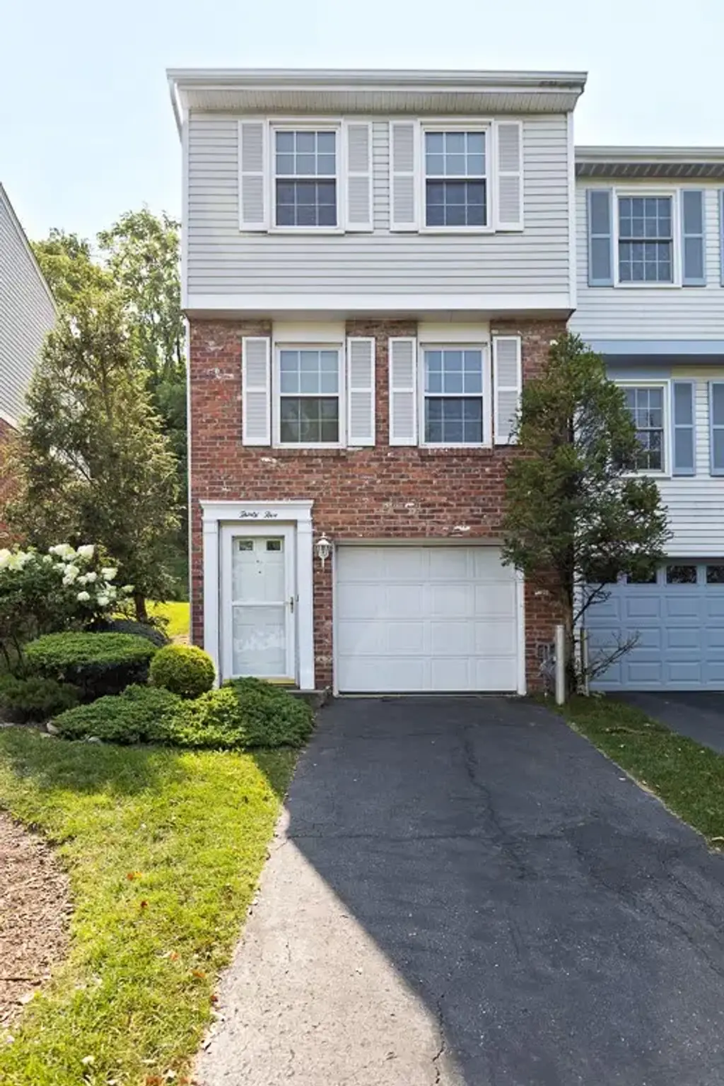 35 Shadow Drive , Whitehall