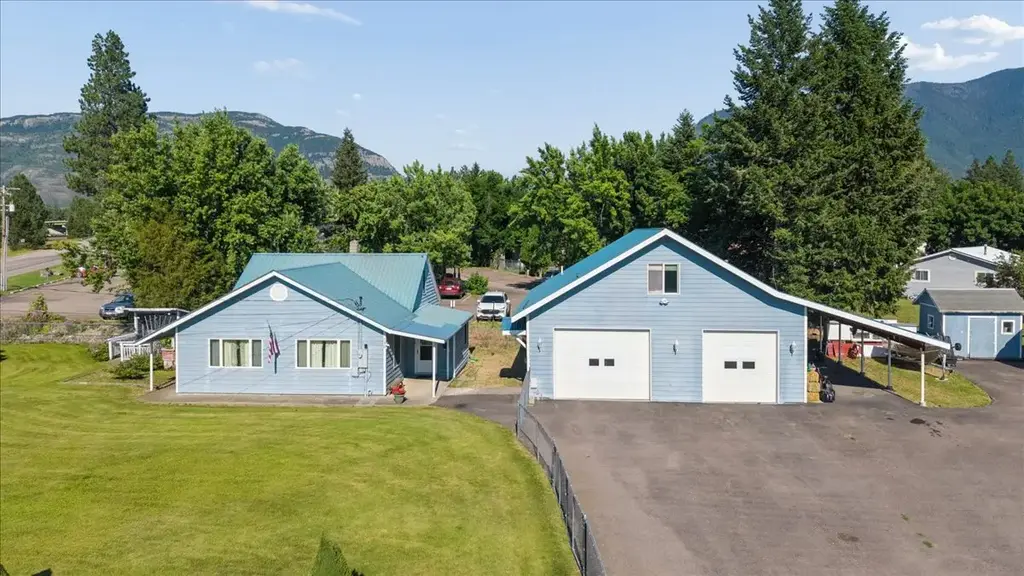 758 Railroad Street E, Columbia Falls