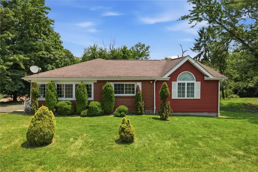 211 East Avenue , West Mifflin
