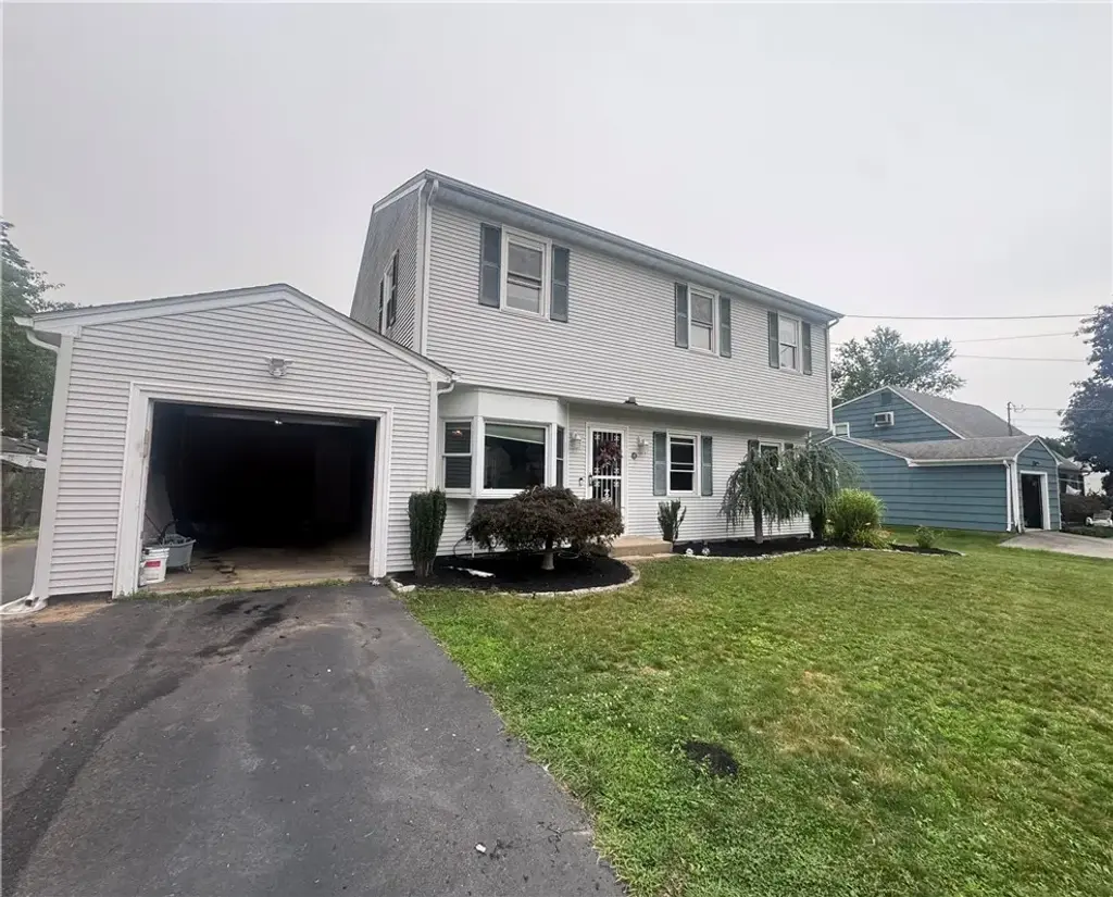 42 Locust Glen Dr, Cranston