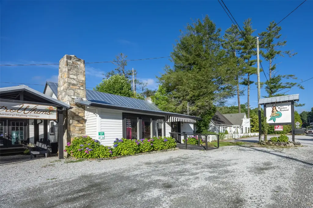 121 Highway 107, Cashiers