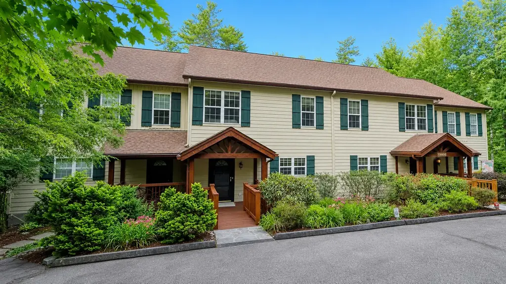56 Hampton Glen Lane C, Sapphire