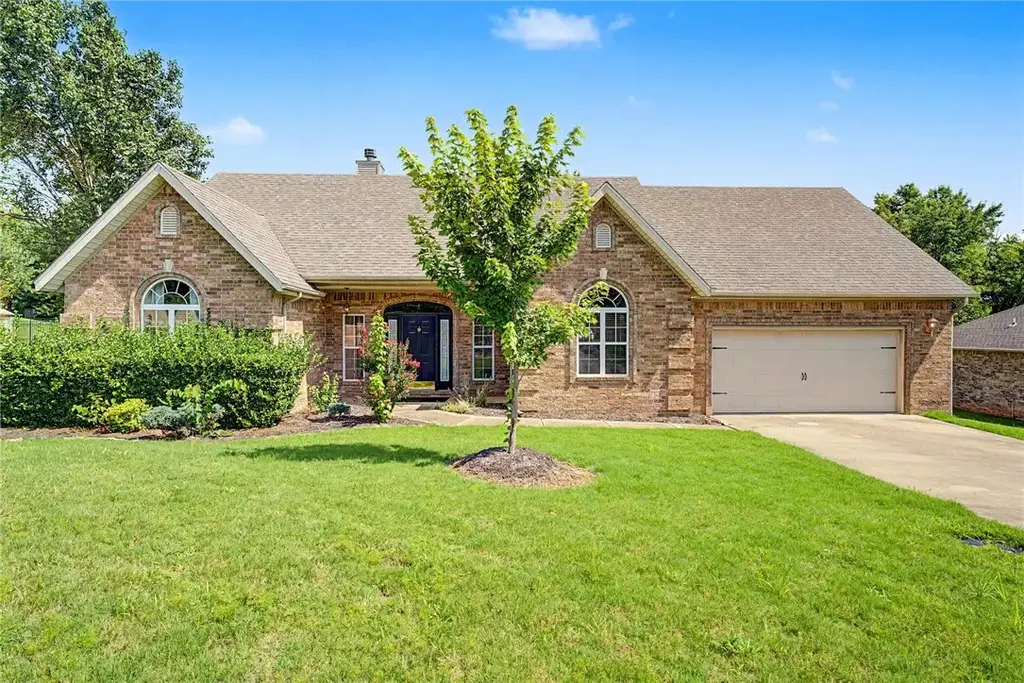 3420 E Madison Avenue, Fayetteville