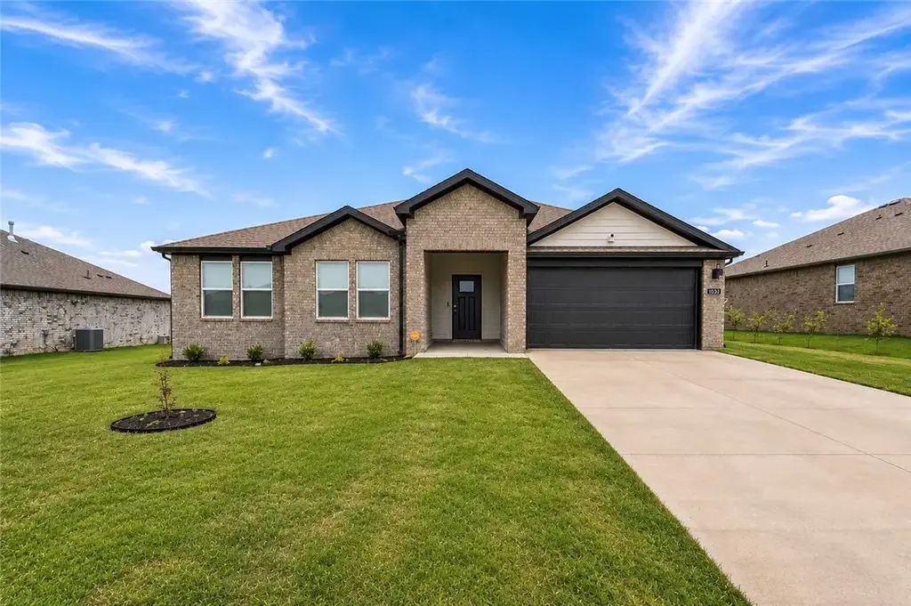 1032 Emerald Street, Prairie Grove