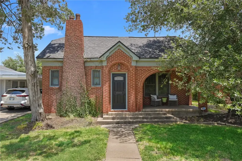 612 E 32nd Street, Bryan