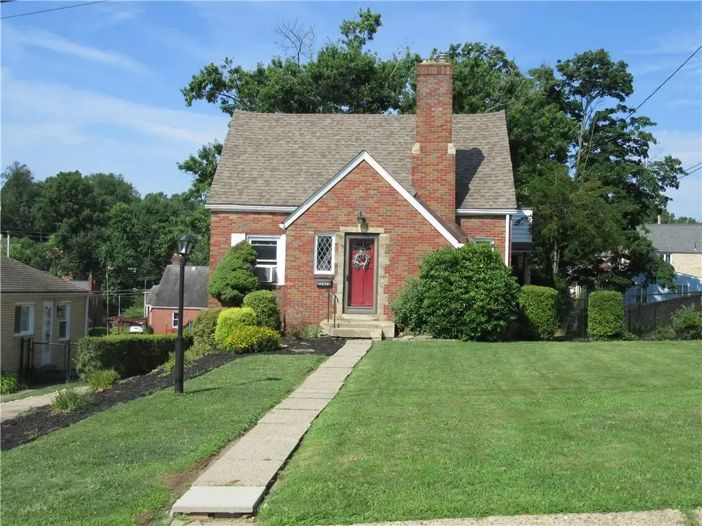 4814 Roberta Drive, Whitehall