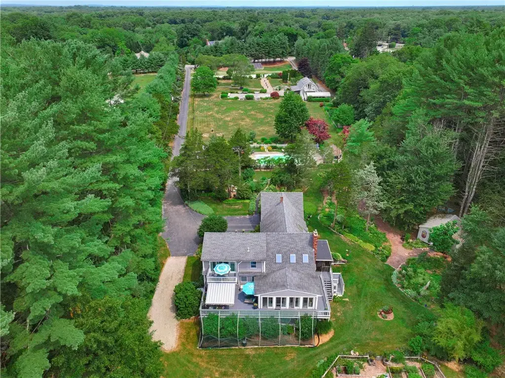 339 Tremont St, Rehoboth