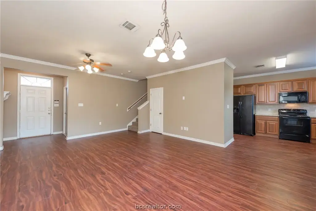 1425 W Villa Maria Road 903, Bryan