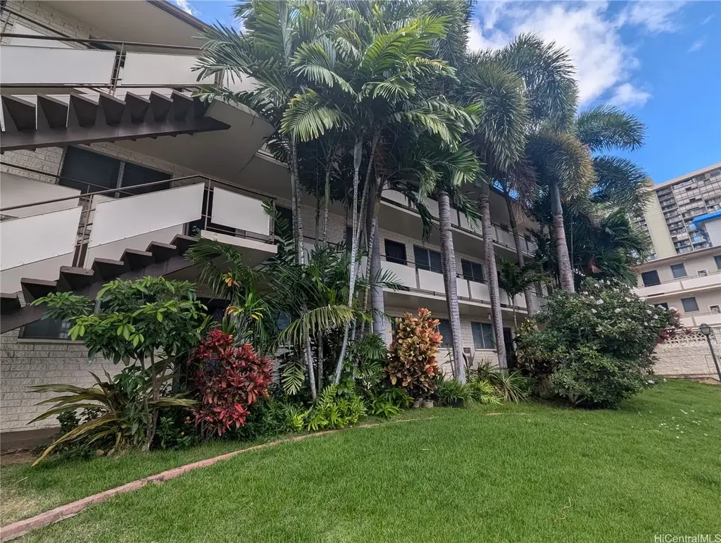 1120 Hassinger Street # 208, Honolulu