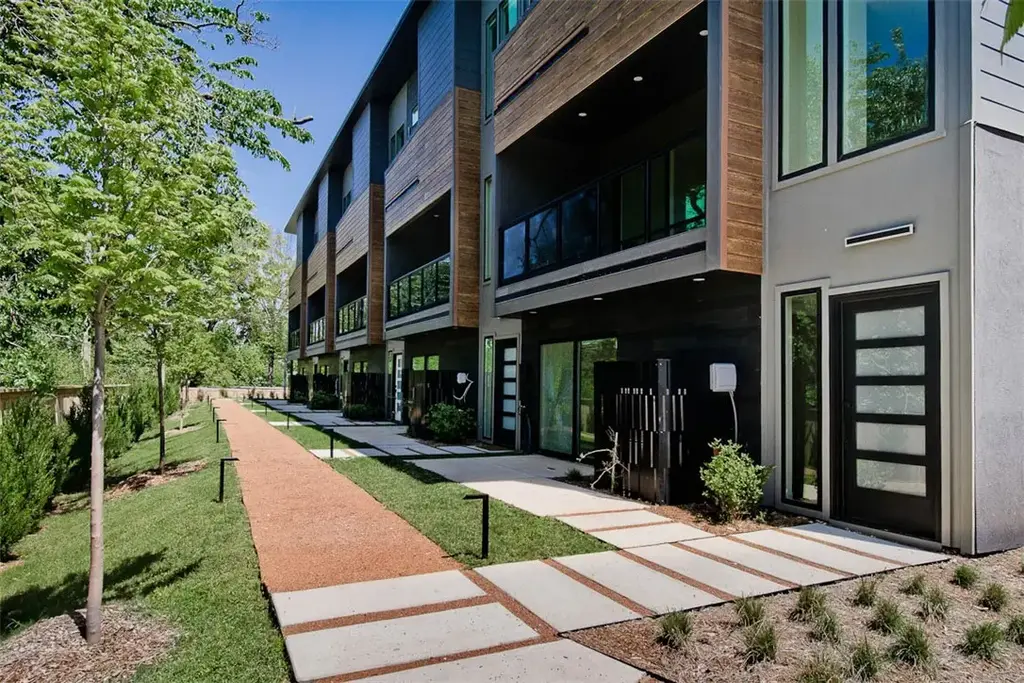214 Nw 9th Street, Bentonville