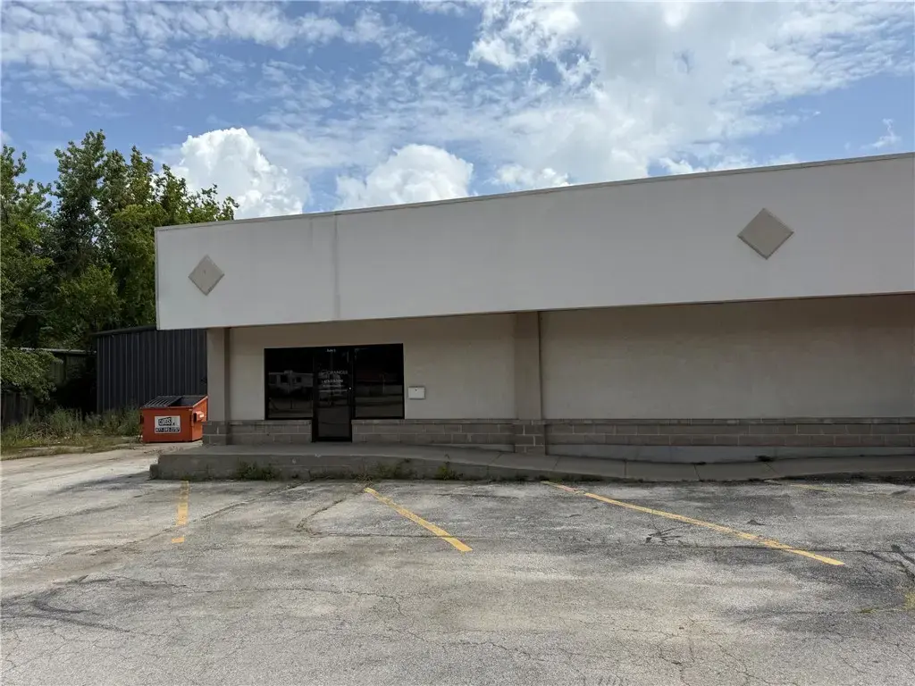 1916 W Sunset Avenue C, Springdale