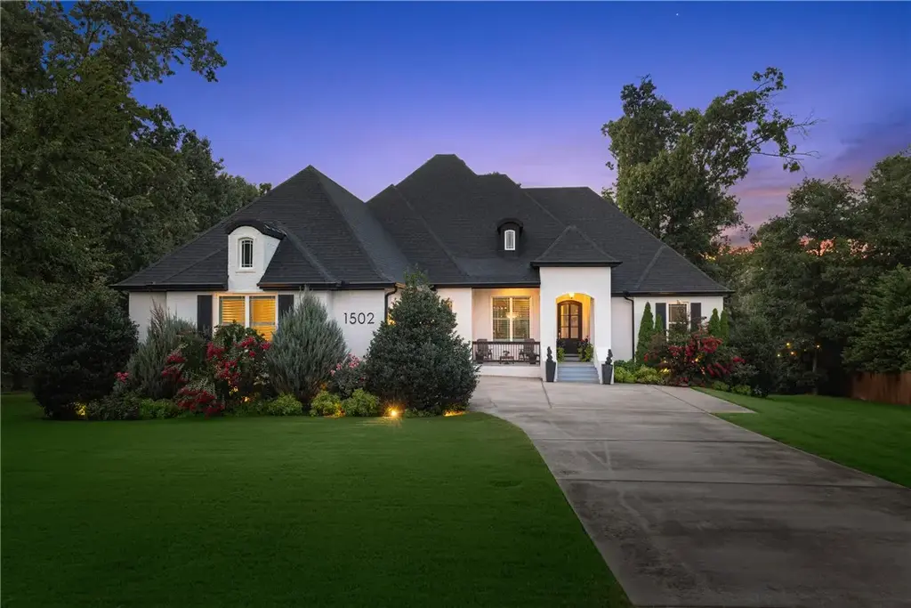 1502 Gentilly Court, Centerton