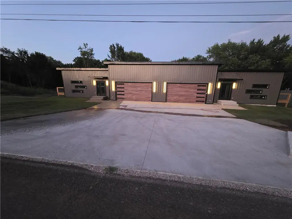 1535 N Eisenhower, Monett