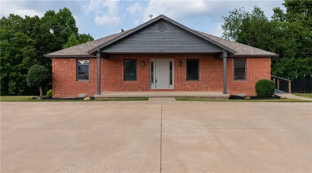 8984 S Park Road, Rogers