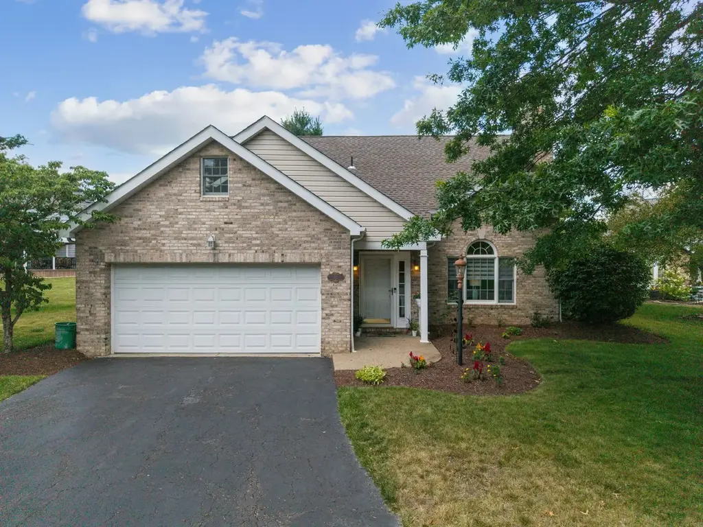 30 Pond Court South , South Fayette
